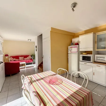 Maison Jullouville, 3 Pieces, 4 Personnes - Fr-1-361-458 度假居
