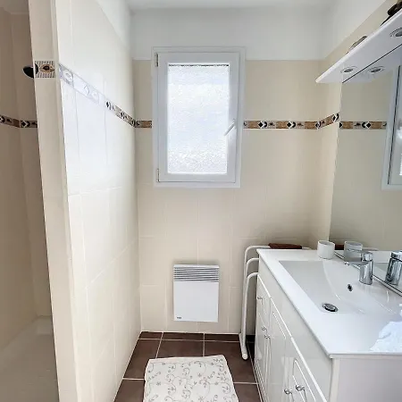 Maison Jullouville, 3 Pieces, 4 Personnes - Fr-1-361-458 度假居 瑞卢维尔莱潘